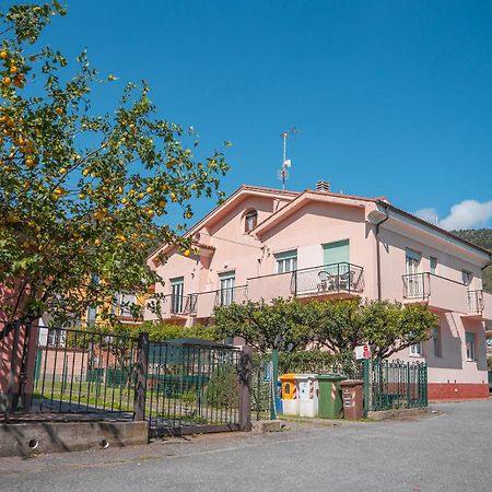 Casa Vacanze Ferrando Pietra Ligure Eksteriør billede
