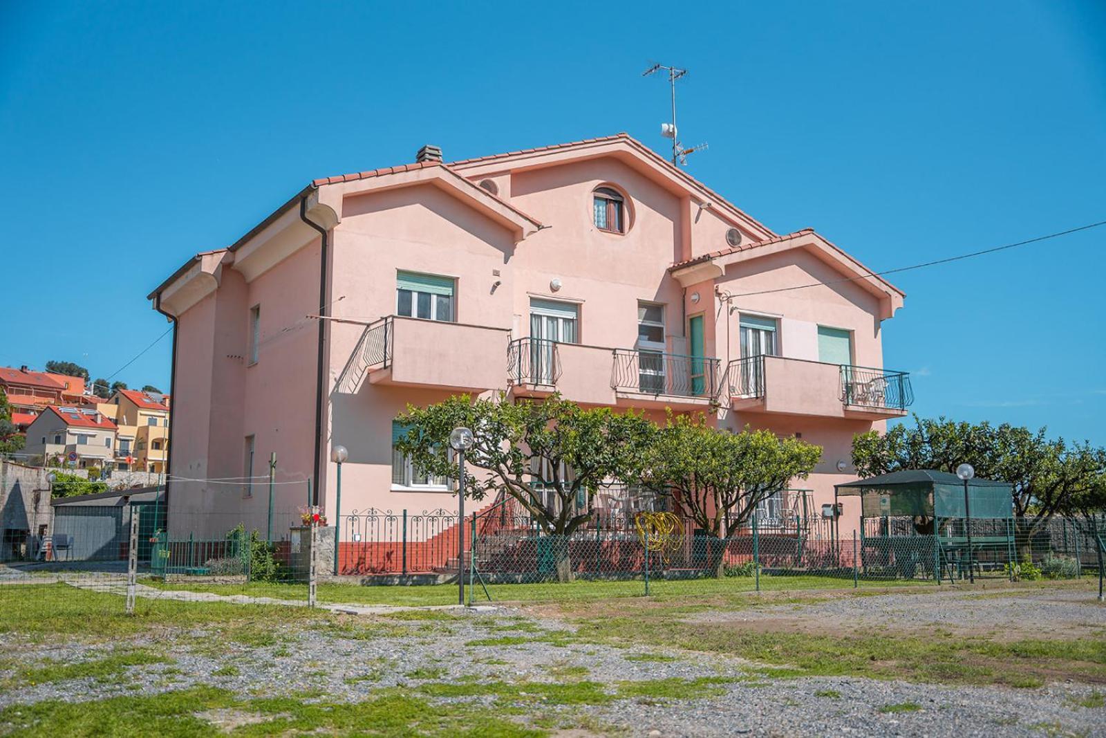 Casa Vacanze Ferrando Pietra Ligure Eksteriør billede